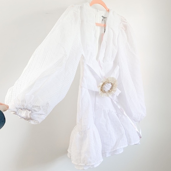 NWT Missguided petite balloon sleeve plunge dress texture white raffia buckle - Picture 7 of 10